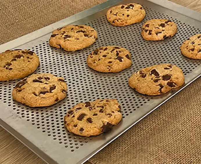 PLAQUE PATISSIERE PERFOREE ALU 4 BORDS 45